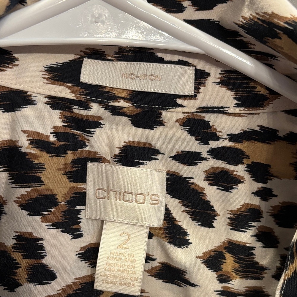 Chico's sz 2 leopard no iron Button-Up Blouse - Picture 3 of 5